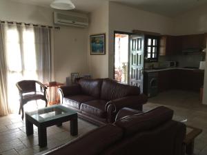 Three-Bedroom Villa room in De Michanna