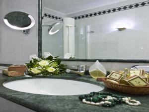 Family Room (5 Adults)