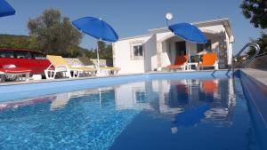 Villa with Private Pool room in Vila Rogač