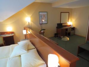Junior Suite with Lake View room in Hôtel du Port