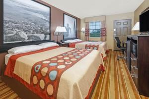 Queen Room with Two Queen Beds - Non-Smoking room in Super 8 by Wyndham Big Cabin/Vinita Area