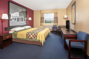 King Room - Non-Smoking room in Super 8 by Wyndham Big Cabin/Vinita Area