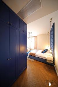 Three Pearls Deluxe Rooms & Studios