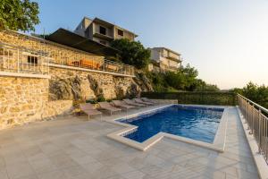 Amazing View Apartment with Private Pool