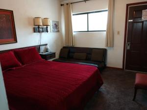 Queen Room with Mountain View room in Swiss Mountain Motel