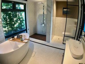 Phòng Deluxe hướng sân vườn (Deluxe Garden Room)