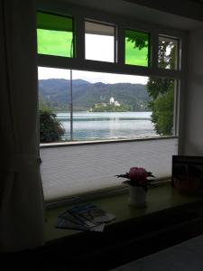 Pletna Lake View Apartment (Ground Floor) 