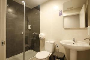 Double Room with Private Bathroom room in Bilbao Metropolitan Hostel by Bossh Hotels