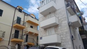 Apartments Karlo