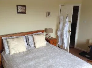 The Hawthorns B & B - Slickly