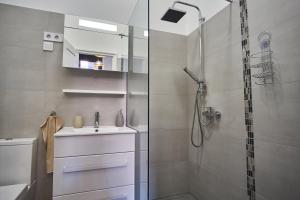 Design Apartment in the City Center with AC