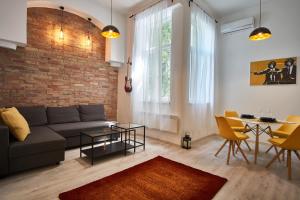 Design Apartment in the City Center with AC
