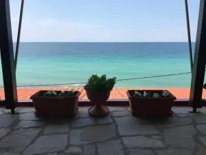 beautiful home, by the sea,comfortable-siviri chalkidiki - 希维利