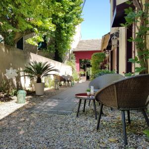 Hotels Hotel Sous les Figuiers : photos des chambres