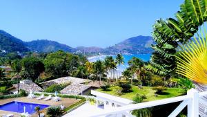 Duplex cobertura na praia em condomínio familiar