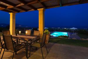 Three-Bedroom Villa with Sea View room in Villa Alexi