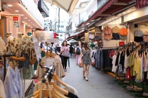 Phòng giường đôi có phòng tắm riêng (Double Room with Private Bathroom)