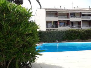 Appartements Bandol nature et loisirs: Parking/ Piscine : photos des chambres