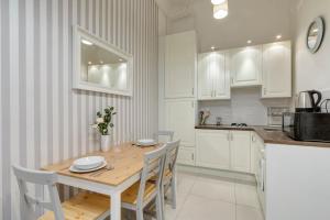 Fashion Street Luxury Apartment