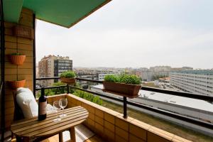 Host Wise - Amazing Comfy Flat with Balcony
