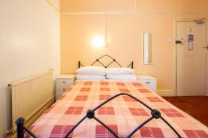 Large Double Room room in Brooklands Over 50's Only