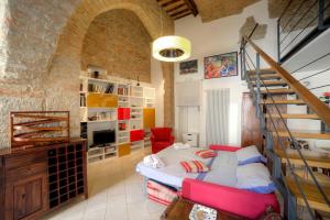 Stilnuovo Charming Apartment in Sienas Historic Center, Very Close to Piazza del Campo