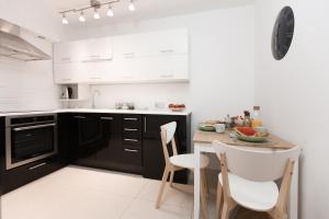 Warsaw Concierge Square Grzybowski