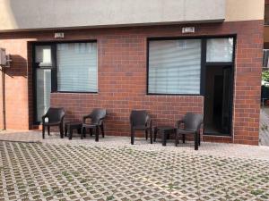 Lea & Shaya Apart House