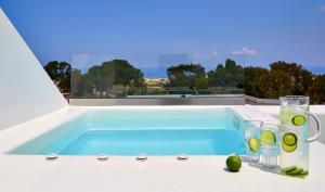 Honeymoon Suite with Outdoor Private Hot Tub  room in Altera Pars Suites