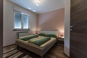 Apartments Sandra with free private parking