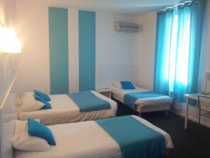 Hotels Hotel Du Midi : Chambre Quadruple