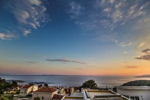 New Mountainside Villa w Pool + Stunning Sea View