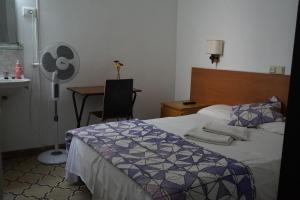 Double Room with Shared Bathroom room in Hostal Sant Carlo