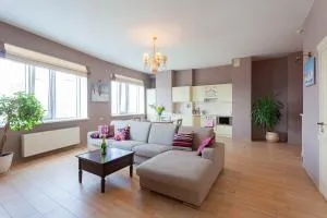 Stylish views Apartments in the parasol. Parus .Obolonskaya embankment - Kiev