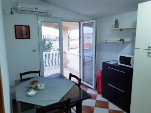 Apartments by the sea Vir - 13801