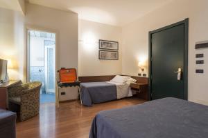 Triple Room room in Hotel Montreal