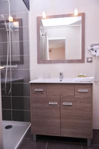 Hotels Logis Hotel Restaurant Le Chene Vert : photos des chambres