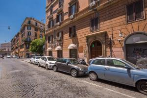 LA PERLA RARA Vatican Sweet Home