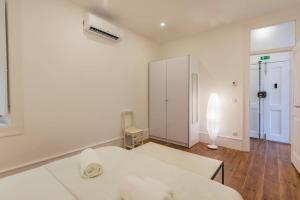 Comfortable Apartment with River View by LovelyStay