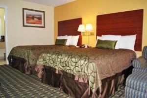 Double Room with Two Double Beds - Non-Smoking room in Red Carpet Inn - Natchez