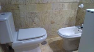 Bajo con jardin WIFI junto al mar