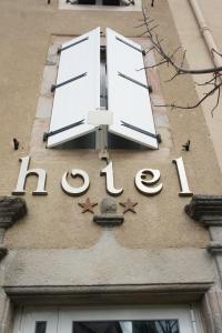 Hotels Hotel Les Tilleuls de Pareloup a Salles-Curan : photos des chambres