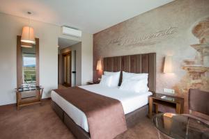 Junior Suite (3 Adults) room in Vila Gale Sintra