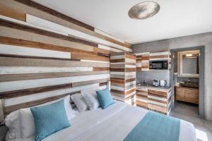 Deluxe Double Room with Sea View room in Melangel