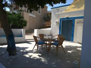 Casa Bianco e Blu Halki-Island Greece