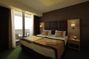 Deluxe Double Room room in Zhemchuzhina Grand Hotel