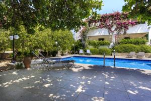 Semi-detached Three-Bedroom Villa with Shared Pool-Split Level room in Douliana Villas