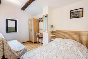 B&B / Chambres d'hotes Chambre d'hotes - Ferme de Chanteraine : Chambre Triple - Vue sur Lac