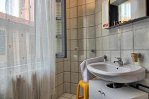 Ancient Courtyard Bonanomi in Como Historic Centre