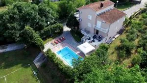 Villa Glorija - 波利察